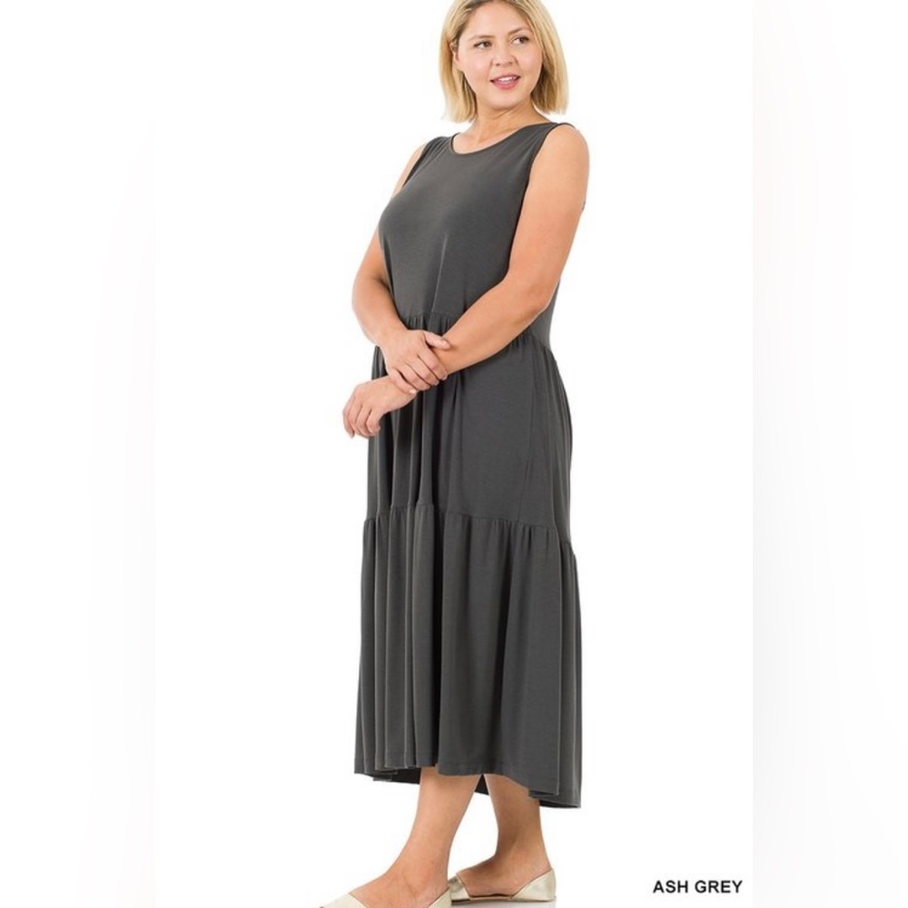 692 ❤️ Ash Gray Plus Size Sleeveless Tiered Midi Dress - Picture 3 of 6